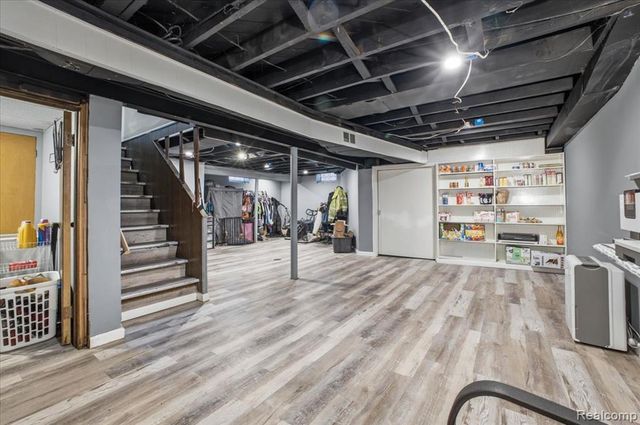 21440 Prestwick Avenue, Harper Woods, MI 48225