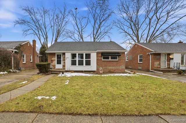 21440 Prestwick Avenue, Harper Woods, MI 48225