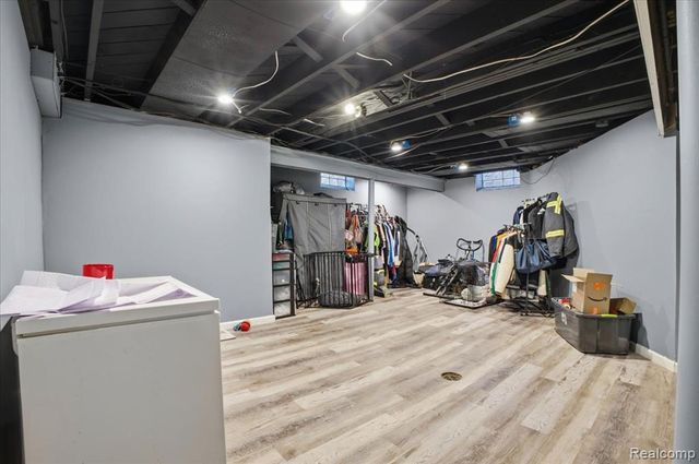 21440 Prestwick Avenue, Harper Woods, MI 48225