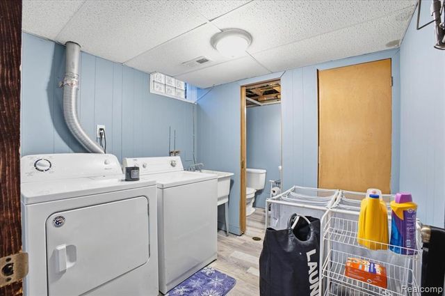 21440 Prestwick Avenue, Harper Woods, MI 48225