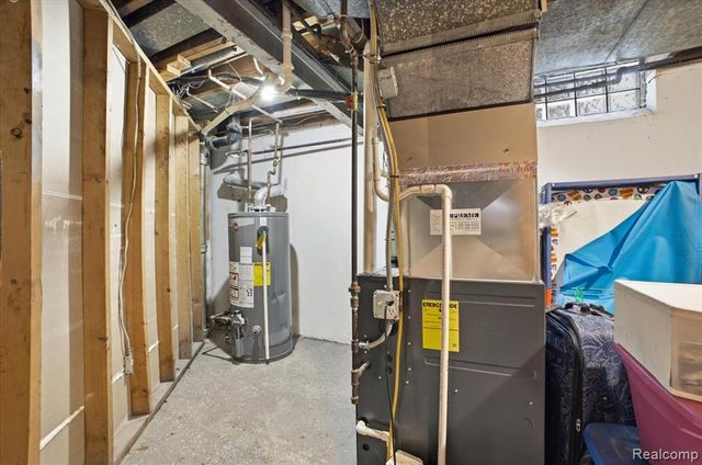 21440 Prestwick Avenue, Harper Woods, MI 48225