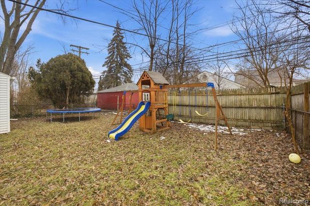 21440 Prestwick Avenue, Harper Woods, MI 48225