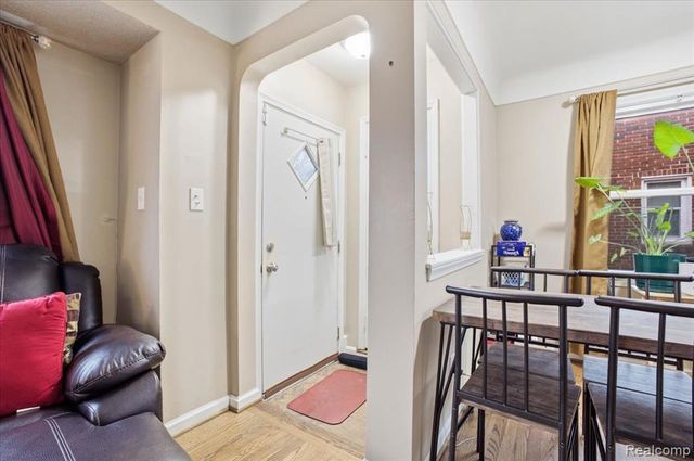 21440 Prestwick Avenue, Harper Woods, MI 48225