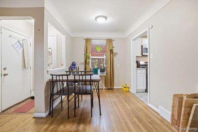 21440 Prestwick Avenue, Harper Woods, MI 48225