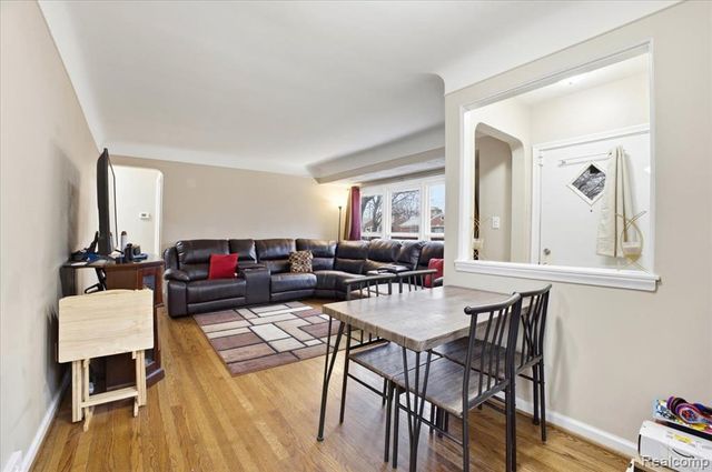 21440 Prestwick Avenue, Harper Woods, MI 48225