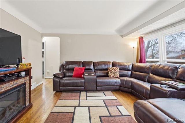 21440 Prestwick Avenue, Harper Woods, MI 48225