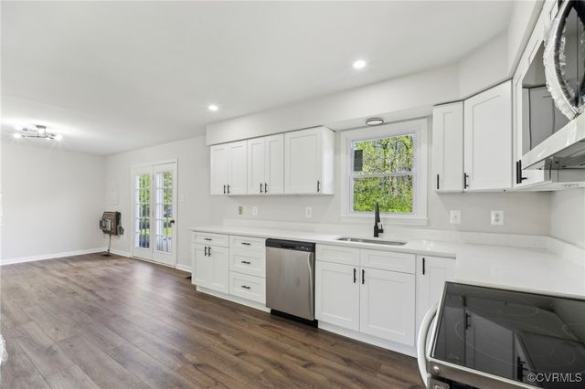 42 Jones Dr, Weems, VA 22576