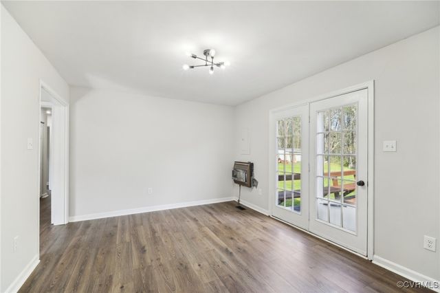 42 Jones Dr, Weems, VA 22576