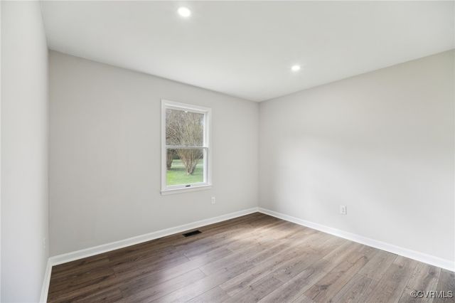 42 Jones Dr, Weems, VA 22576