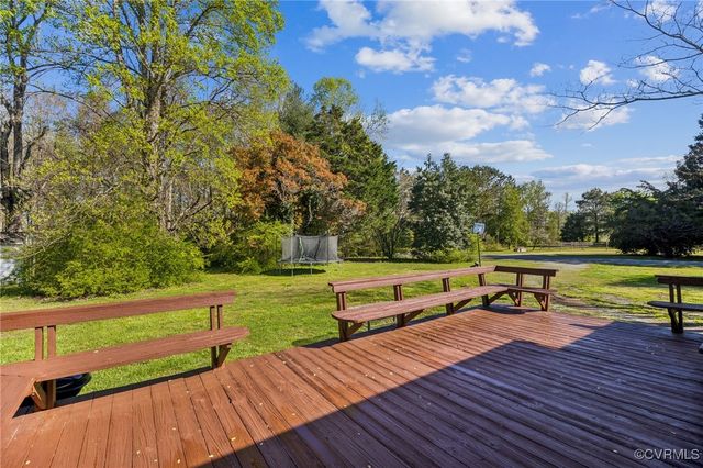 42 Jones Dr, Weems, VA 22576