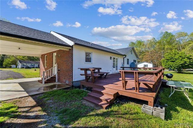 42 Jones Dr, Weems, VA 22576