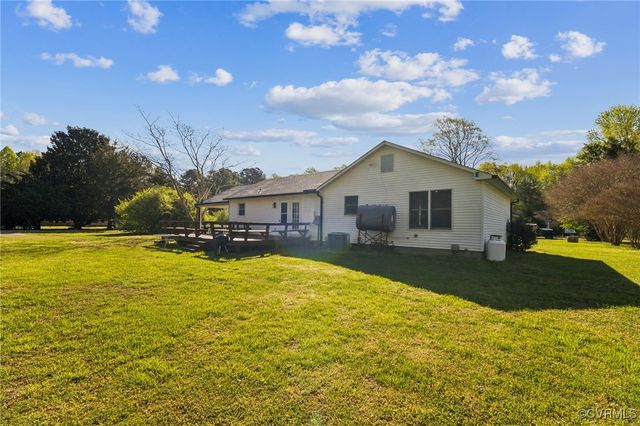 42 Jones Dr, Weems, VA 22576