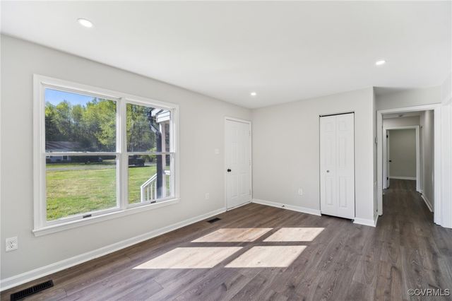 42 Jones Dr, Weems, VA 22576
