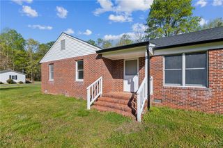 42 Jones Dr, Weems, VA 22576