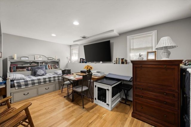 635 Dighton Ave, Taunton, MA 02780