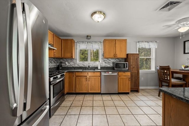 635 Dighton Ave, Taunton, MA 02780