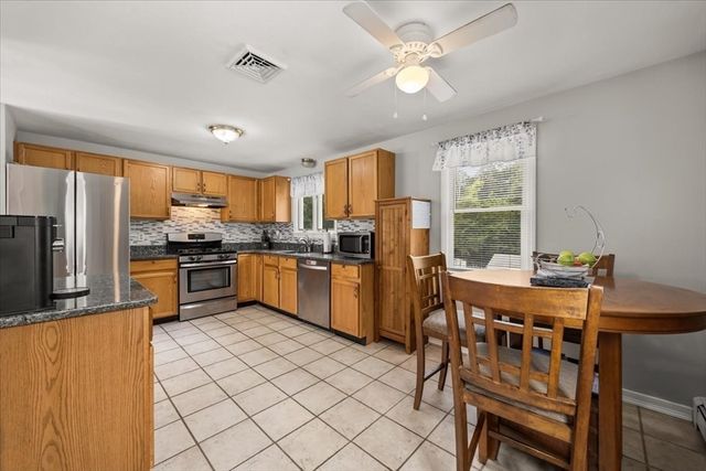 635 Dighton Ave, Taunton, MA 02780