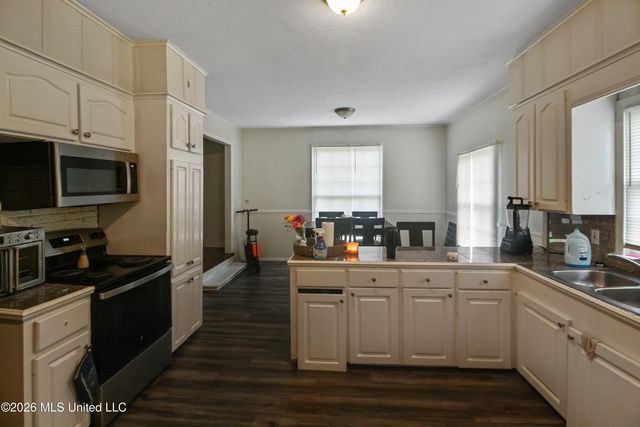 408 Northside Circle, Jackson, MS 39206