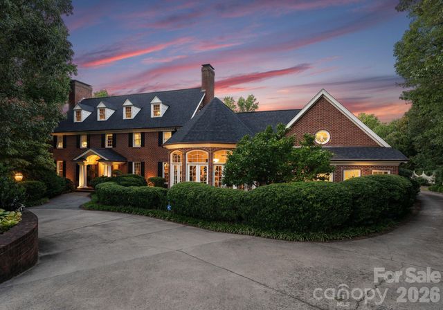 240 21st Avenue Drive NW, Hickory, NC 28601