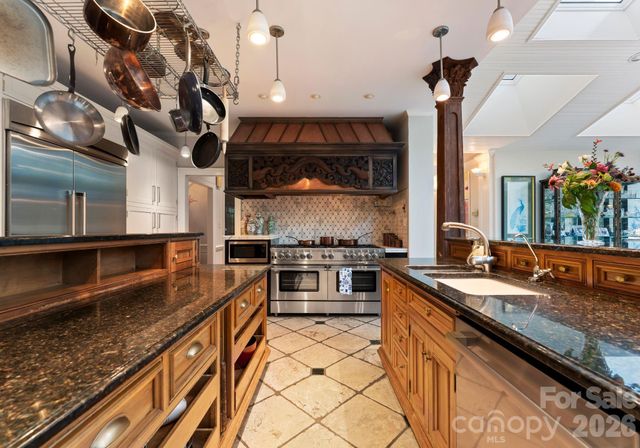 240 21st Avenue Drive NW, Hickory, NC 28601