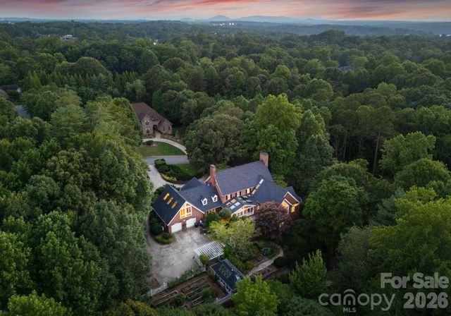 240 21st Avenue Drive NW, Hickory, NC 28601