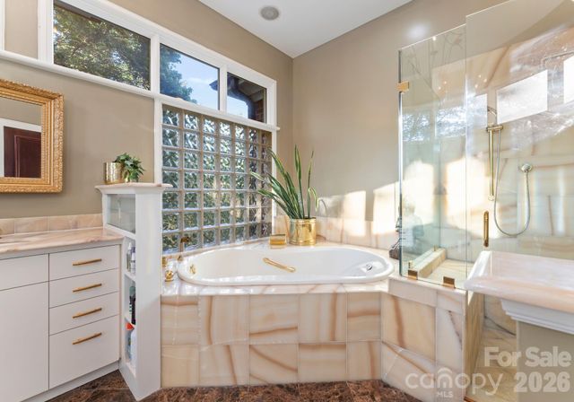 240 21st Avenue Drive NW, Hickory, NC 28601