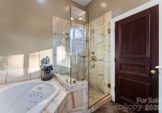 240 21st Avenue Drive NW, Hickory, NC 28601