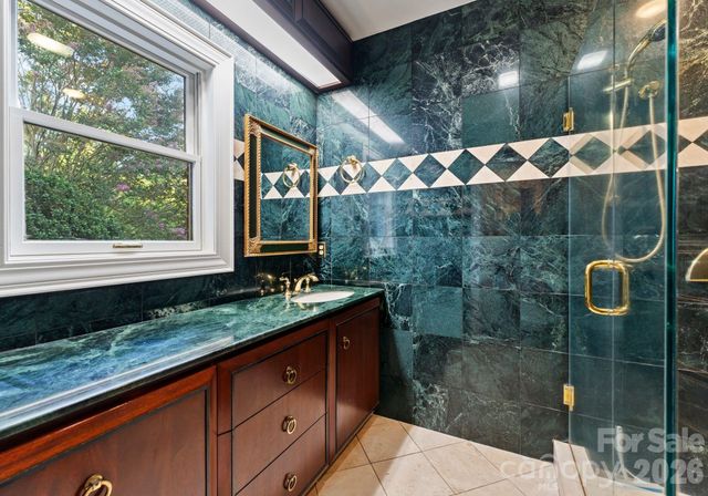 240 21st Avenue Drive NW, Hickory, NC 28601