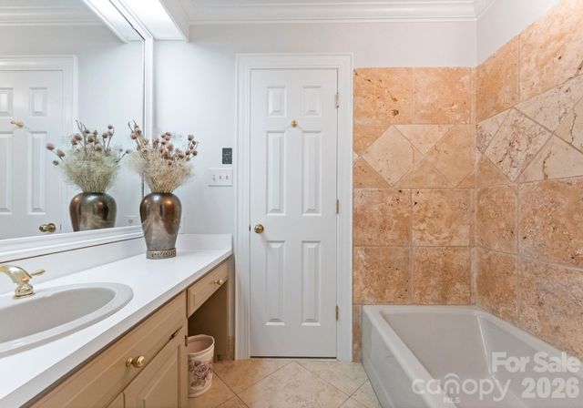 240 21st Avenue Drive NW, Hickory, NC 28601
