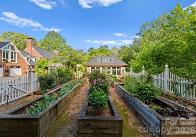 240 21st Avenue Drive NW, Hickory, NC 28601