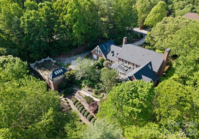 240 21st Avenue Drive NW, Hickory, NC 28601