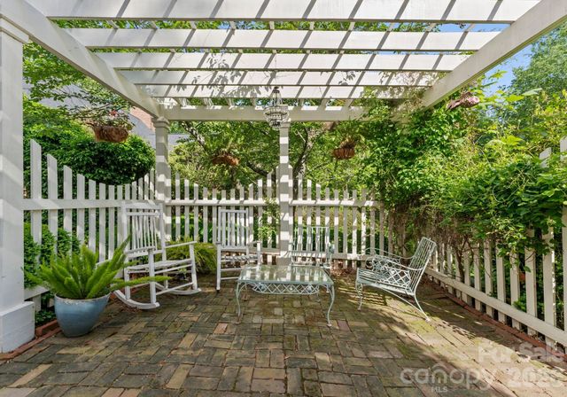 240 21st Avenue Drive NW, Hickory, NC 28601