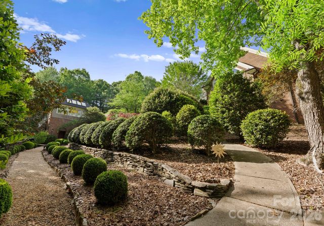 240 21st Avenue Drive NW, Hickory, NC 28601