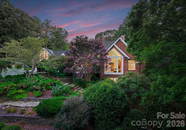 240 21st Avenue Drive NW, Hickory, NC 28601