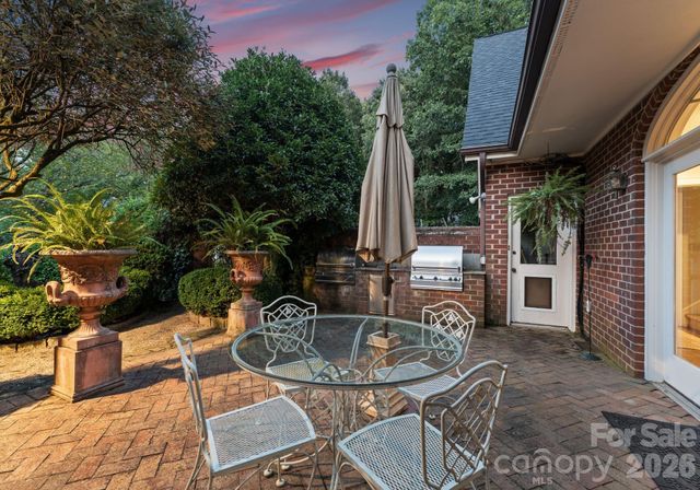 240 21st Avenue Drive NW, Hickory, NC 28601