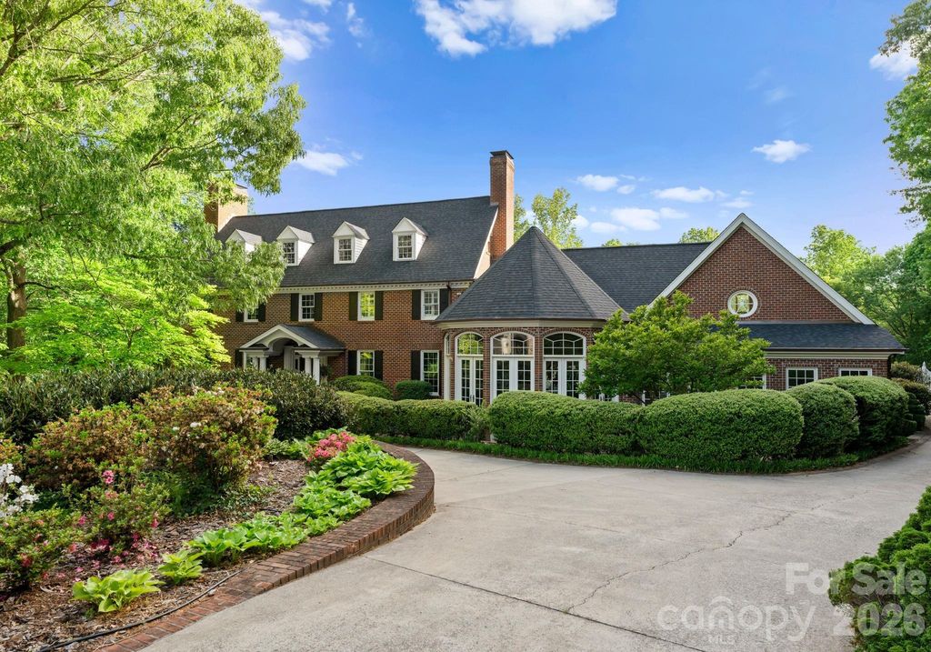 240 21st Avenue Drive NW, Hickory, NC 28601