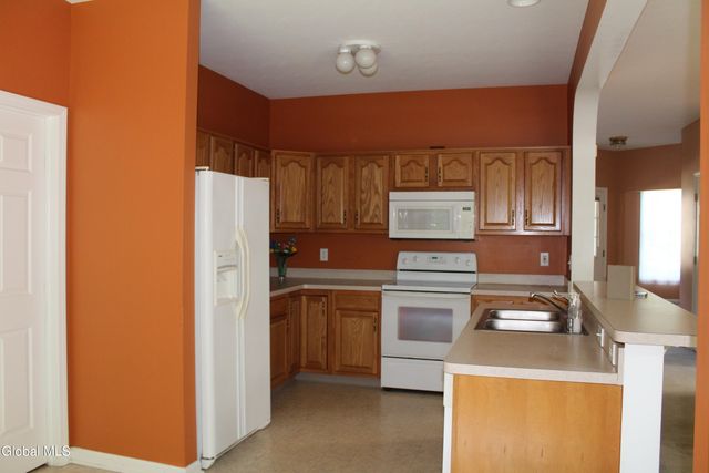 18 Lupine Drive, Malta, NY 12020