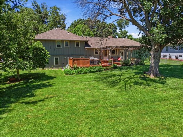503 S Park Drive, Raymore, MO 64083