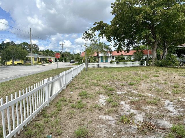 312 12th Avenue N, Lake Worth, FL 33460