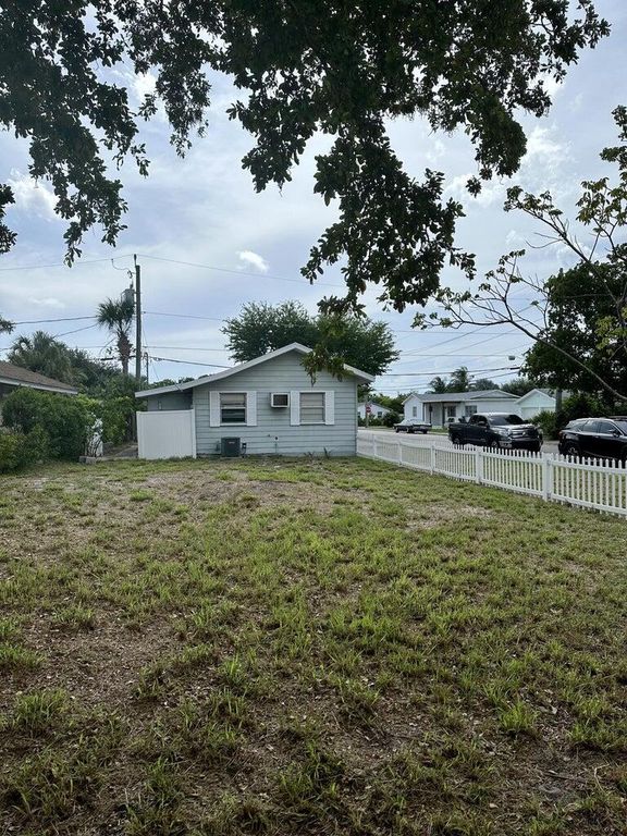 312 12th Avenue N, Lake Worth, FL 33460