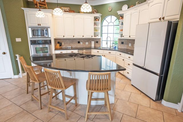 56 English Oak Court, Lake Jackson, TX 77566