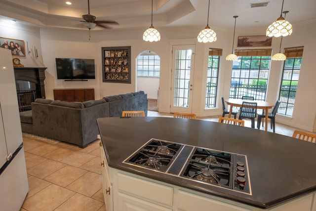 56 English Oak Court, Lake Jackson, TX 77566