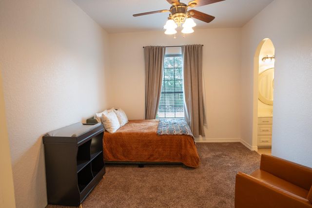 56 English Oak Court, Lake Jackson, TX 77566