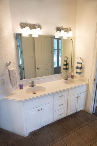 56 English Oak Court, Lake Jackson, TX 77566