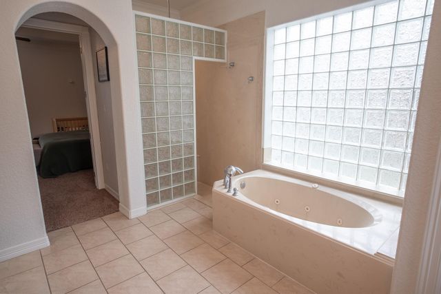56 English Oak Court, Lake Jackson, TX 77566