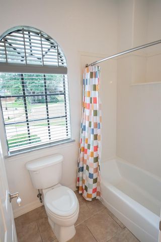 56 English Oak Court, Lake Jackson, TX 77566