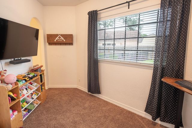 56 English Oak Court, Lake Jackson, TX 77566