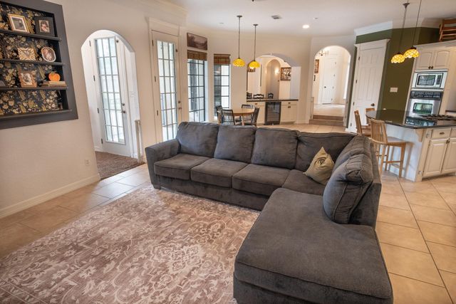 56 English Oak Court, Lake Jackson, TX 77566