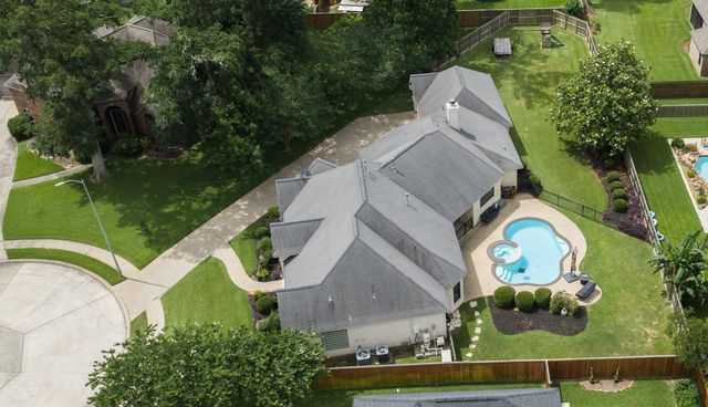 56 English Oak Court, Lake Jackson, TX 77566
