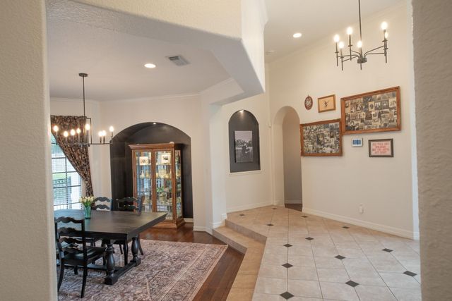 56 English Oak Court, Lake Jackson, TX 77566